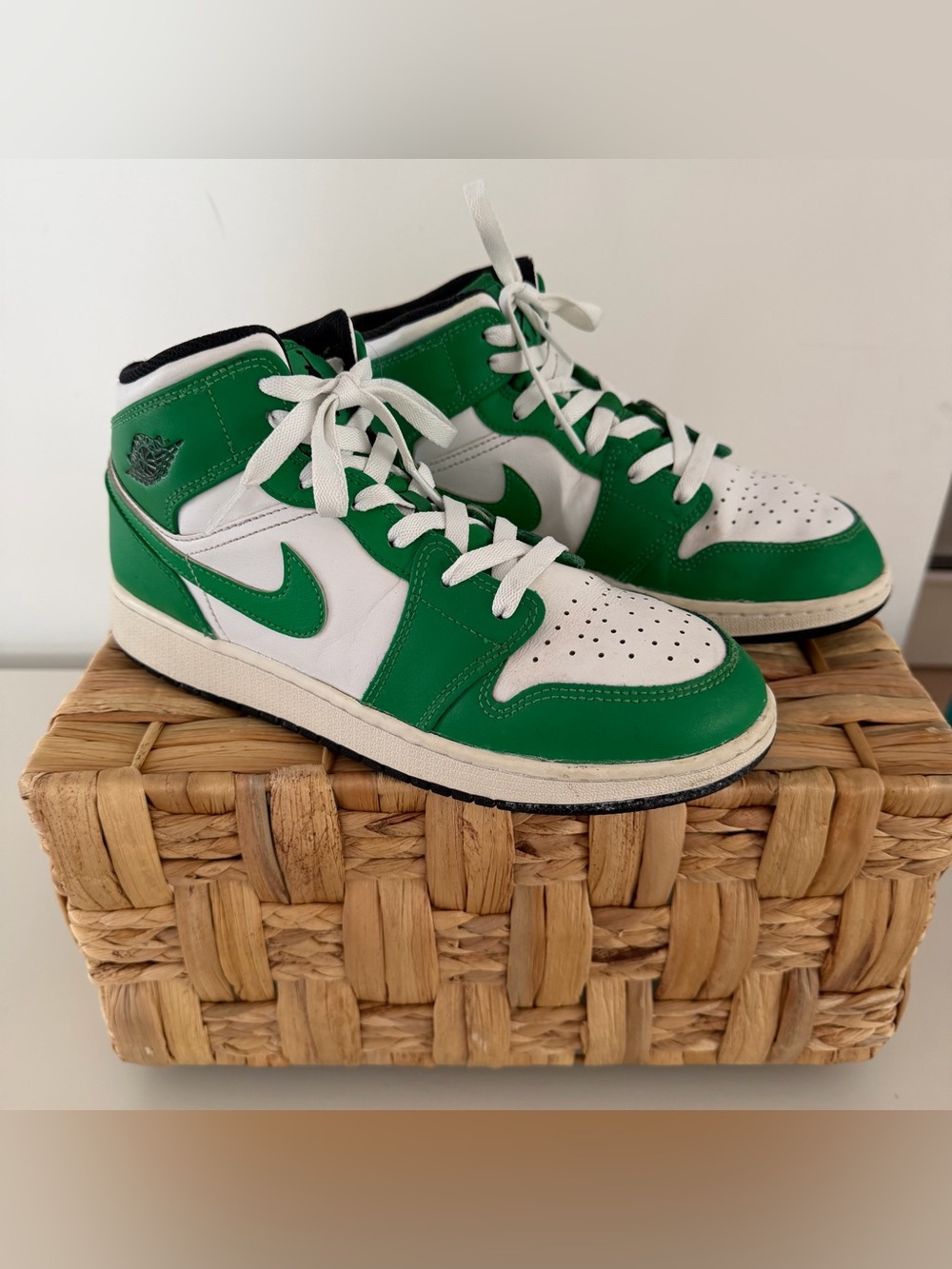Nike Air Jordan 1 Mid Lucky Green DQ8423-301 GS 6.5Y EU39 White Green EUC